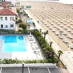 Tahiti Suite Frontemare - Jesolo - SOLO FAMIGLIE